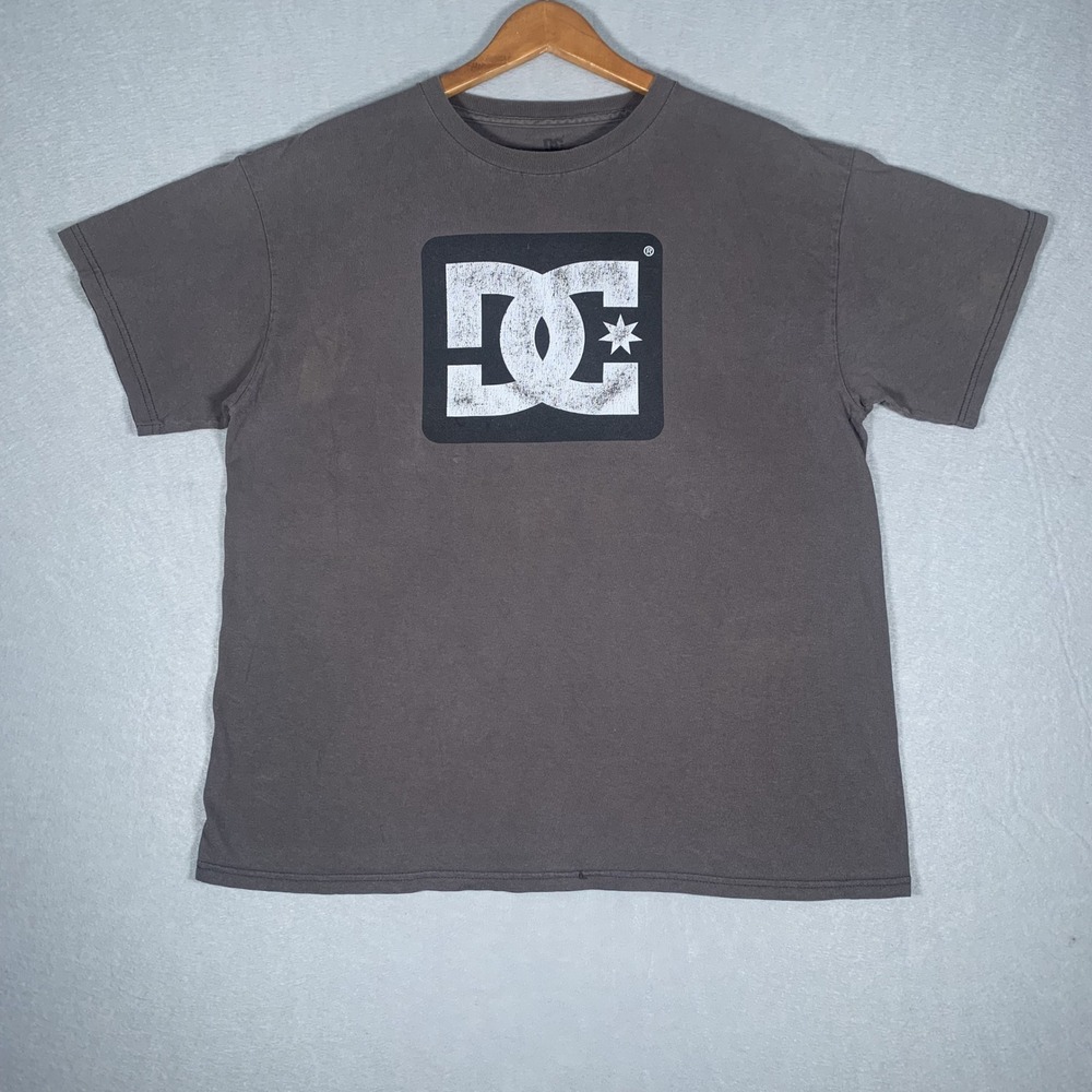 Y2K DC Shoes Graphic T-Shirt Mens L Gray Short Sleeve Distressed Logo Skate Tee